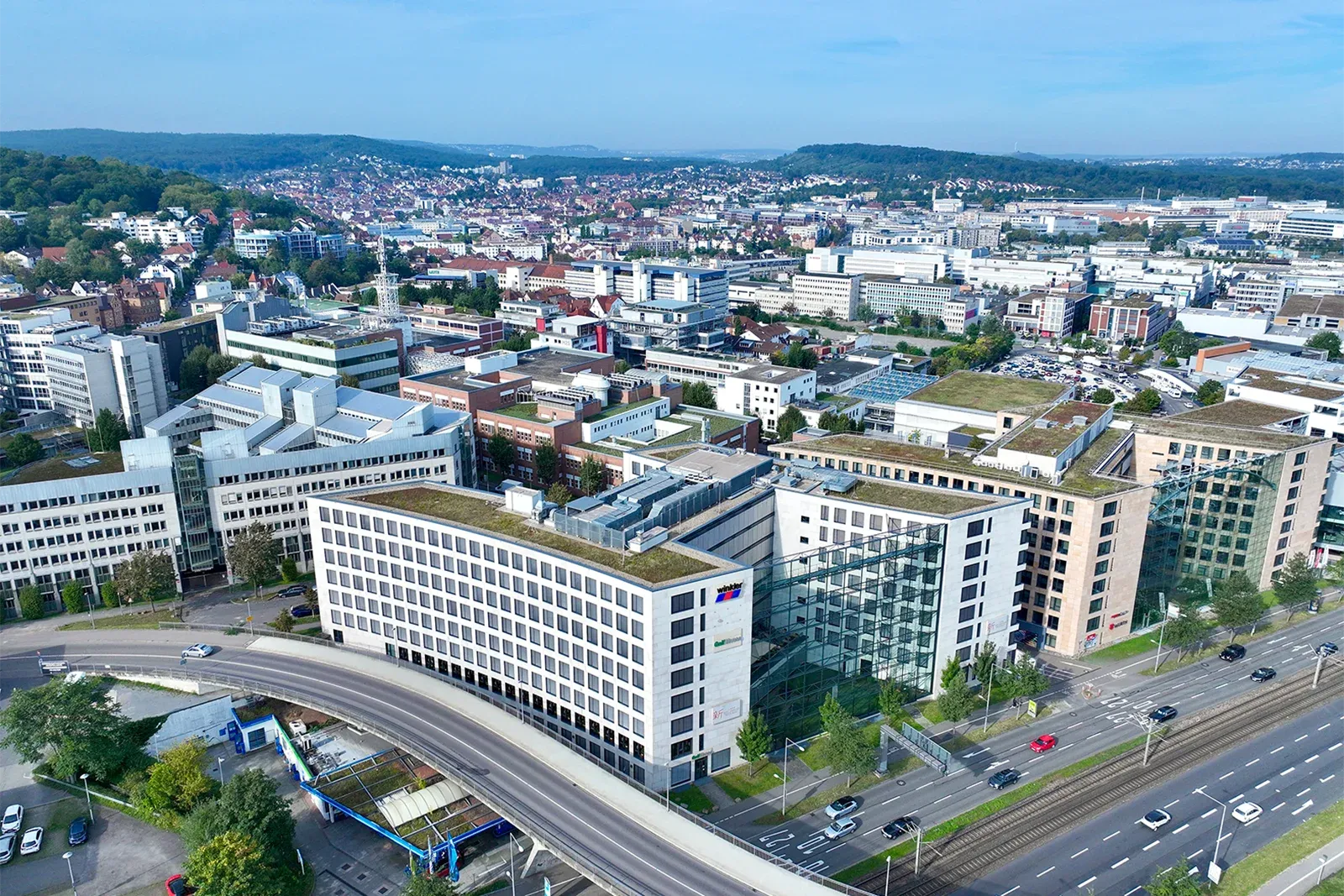 Luftbild mit Anbindung, Oasis II, Büroflächen am Pragsattel, Stuttgart
